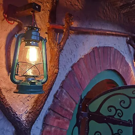 Zemljane Kucice Kresevo