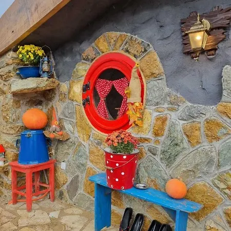 Zemljane Kucice Kresevo