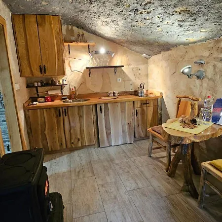 Zemljane Kucice * Kresevo