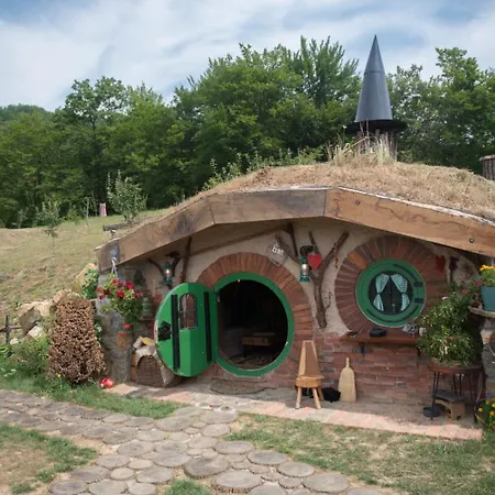 Zemljane Kucice * Kresevo