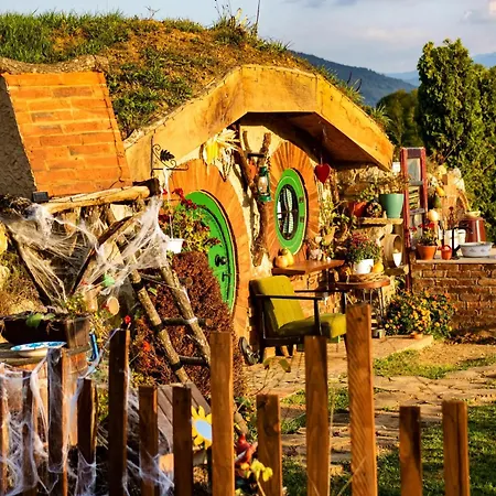 Zemljane Kucice Kresevo