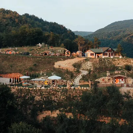 Zemljane Kucice Kresevo